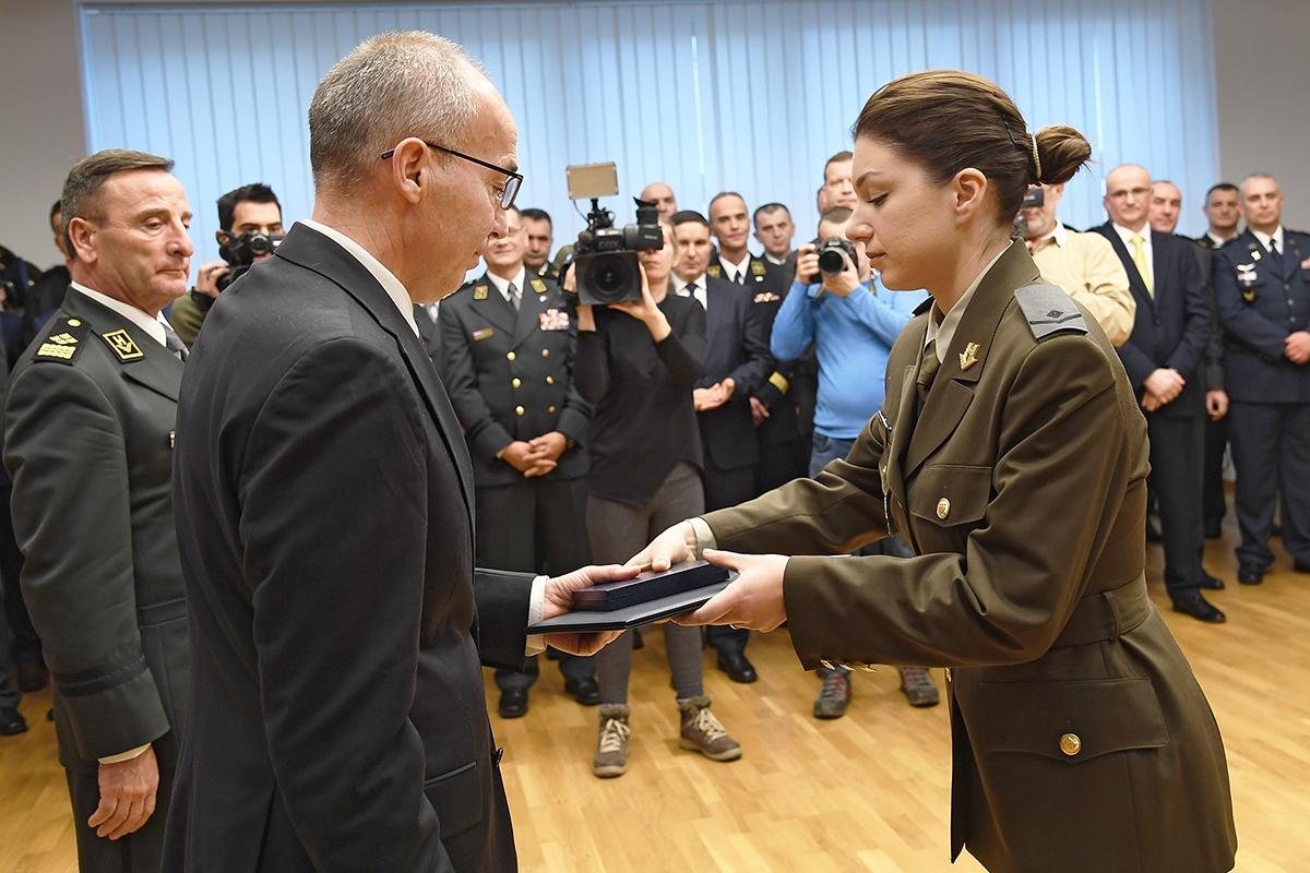 https://www.morh.hr/wp-content/gallery/hrvatska-vojska-nakon-28-godina-ima-pravilnik-o-vojnim-medaljama/20200116_vojne_medalje_14.jpg
