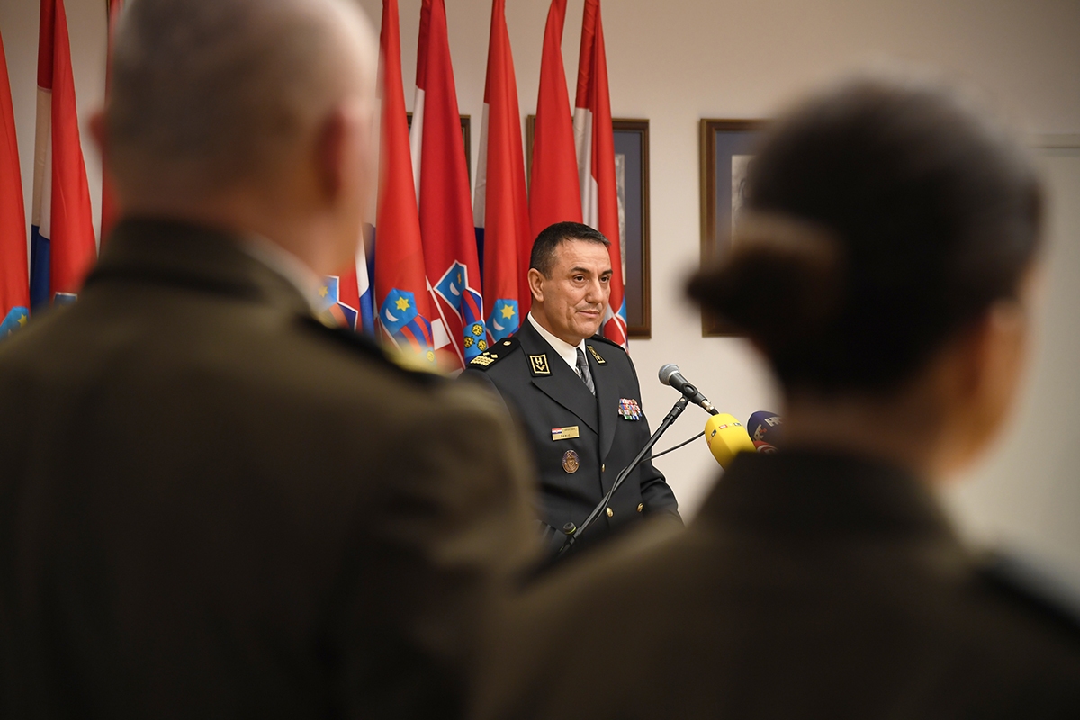 https://www.morh.hr/wp-content/gallery/hrvatska-vojska-nakon-28-godina-ima-pravilnik-o-vojnim-medaljama/20200116_vojne_medalje_17.jpg