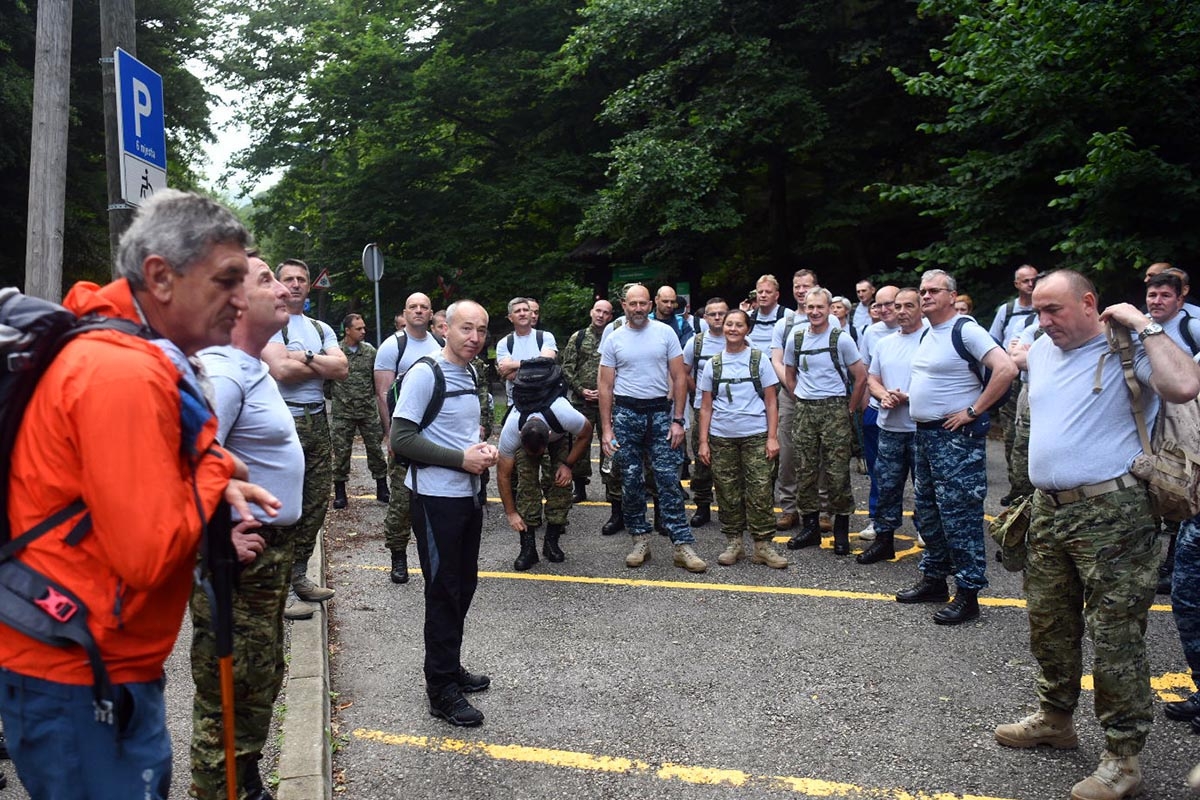 https://www.morh.hr/wp-content/gallery/hrvatska-vojska-sa-sljemena-poslala-poruku-sretno-vatreni/hodnja_medvednica_osrh_15062018_03.jpg