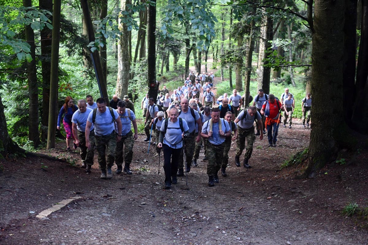 https://www.morh.hr/wp-content/gallery/hrvatska-vojska-sa-sljemena-poslala-poruku-sretno-vatreni/hodnja_medvednica_osrh_15062018_28.jpg