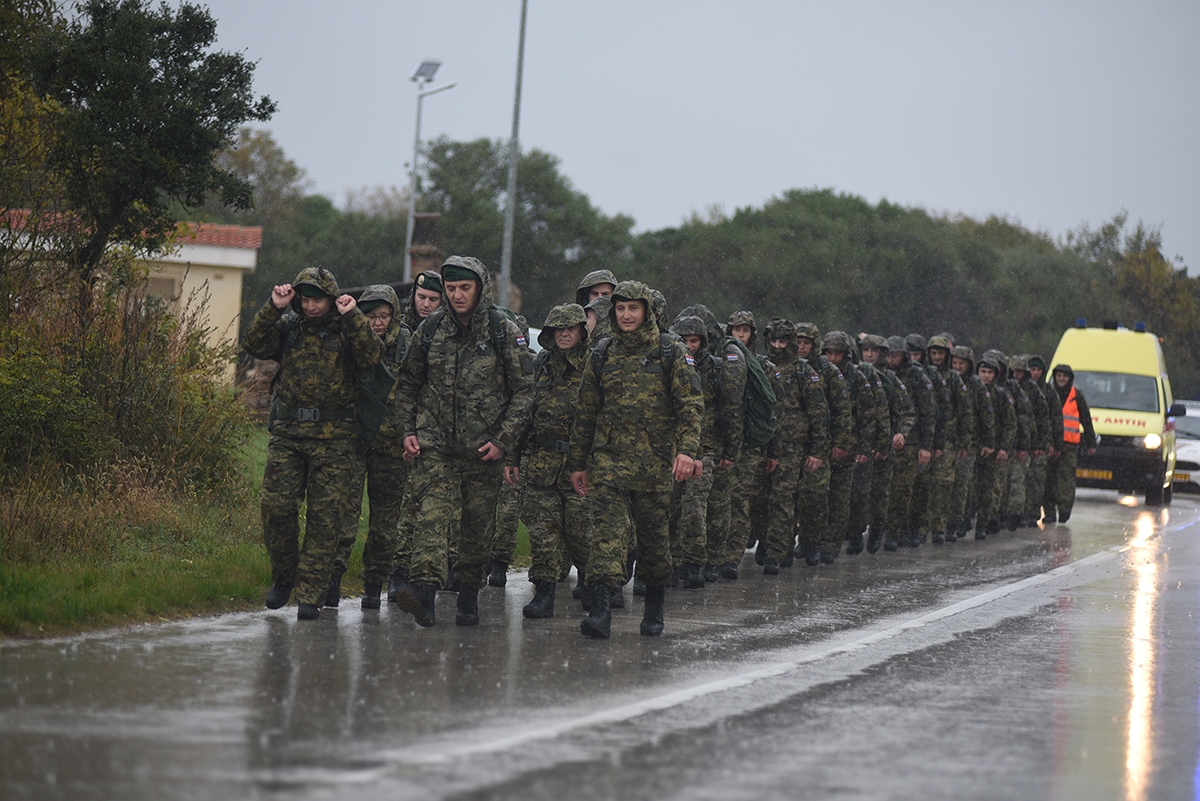 https://www.morh.hr/wp-content/gallery/hrvatska-vojska-stigla-u-pulu-u-povijest-ulaze-odlucni/pula_13112019_01.jpg