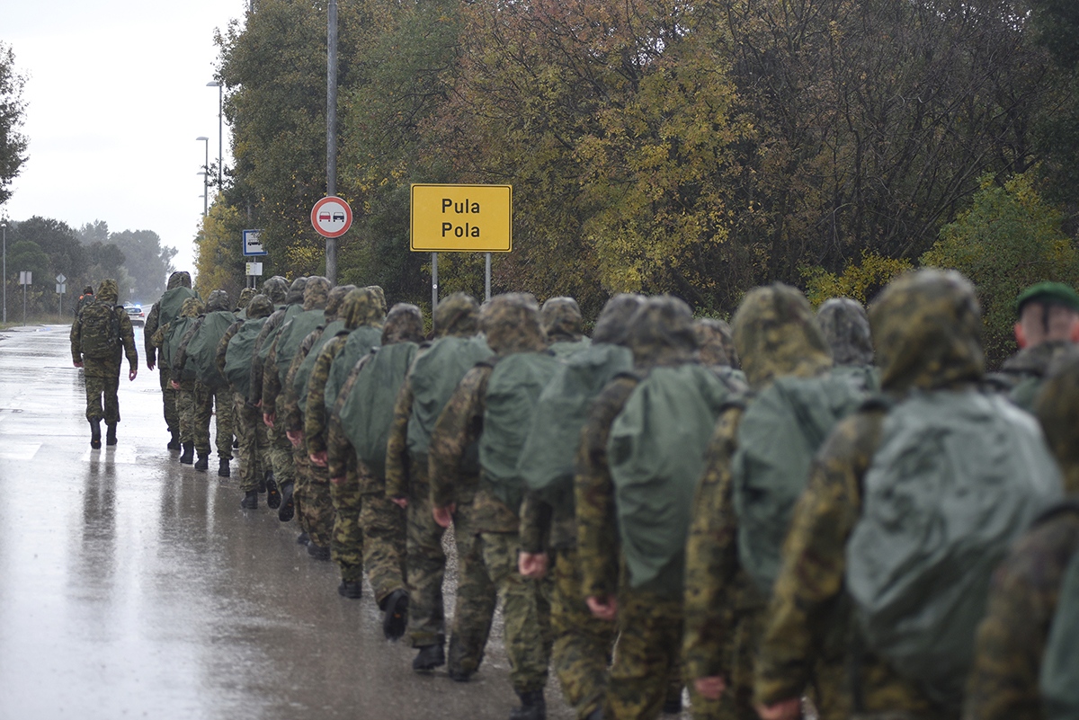https://www.morh.hr/wp-content/gallery/hrvatska-vojska-stigla-u-pulu-u-povijest-ulaze-odlucni/pula_13112019_02.jpg