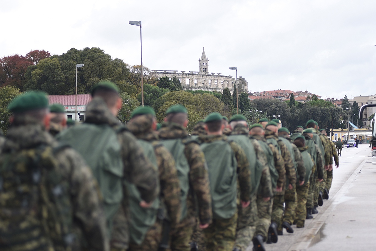 https://www.morh.hr/wp-content/gallery/hrvatska-vojska-stigla-u-pulu-u-povijest-ulaze-odlucni/pula_13112019_04.jpg
