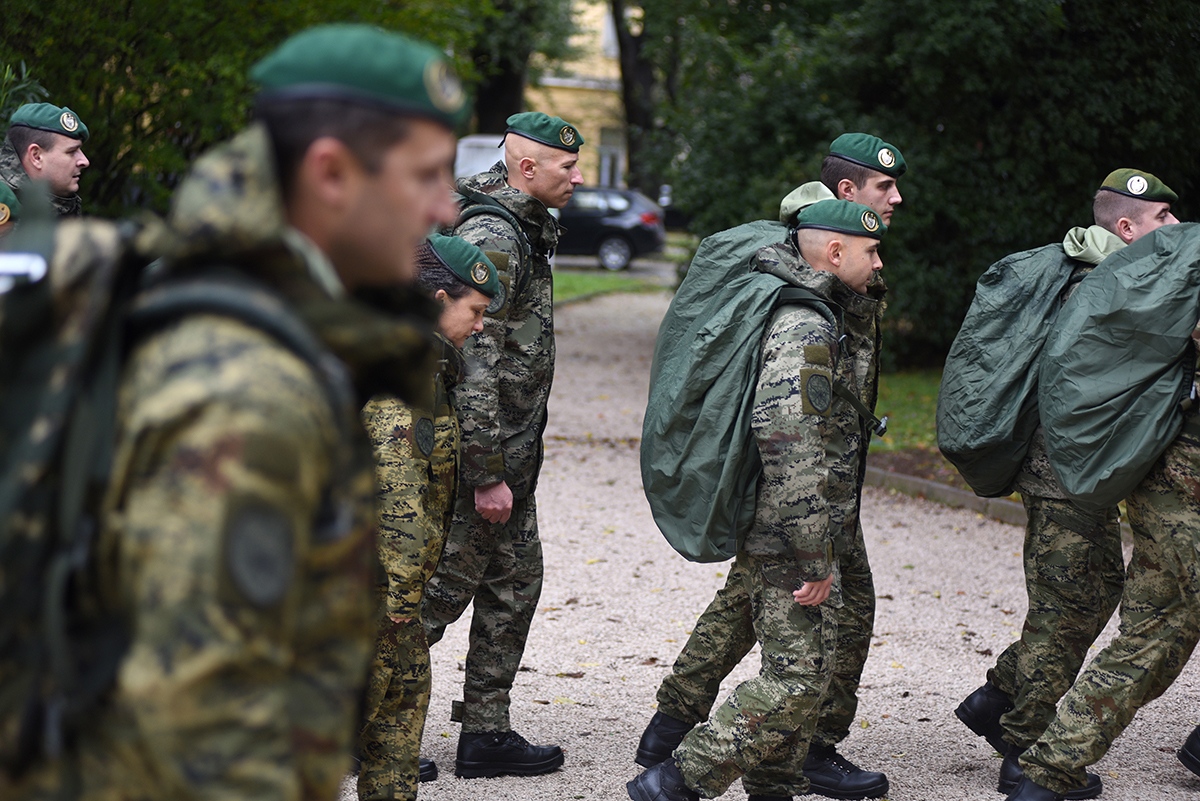 https://www.morh.hr/wp-content/gallery/hrvatska-vojska-stigla-u-pulu-u-povijest-ulaze-odlucni/pula_13112019_05.jpg
