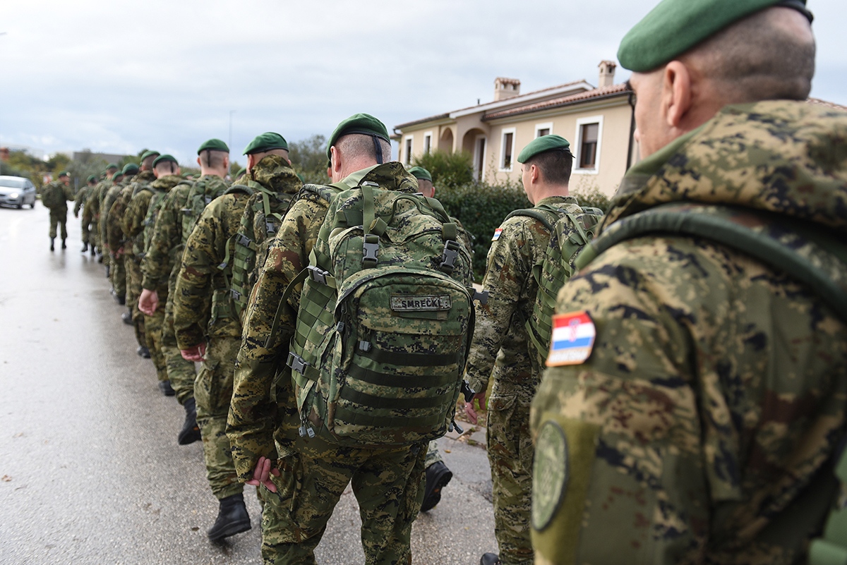 https://www.morh.hr/wp-content/gallery/hrvatska-vojska-stigla-u-pulu-u-povijest-ulaze-odlucni/pula_13112019_07.jpg