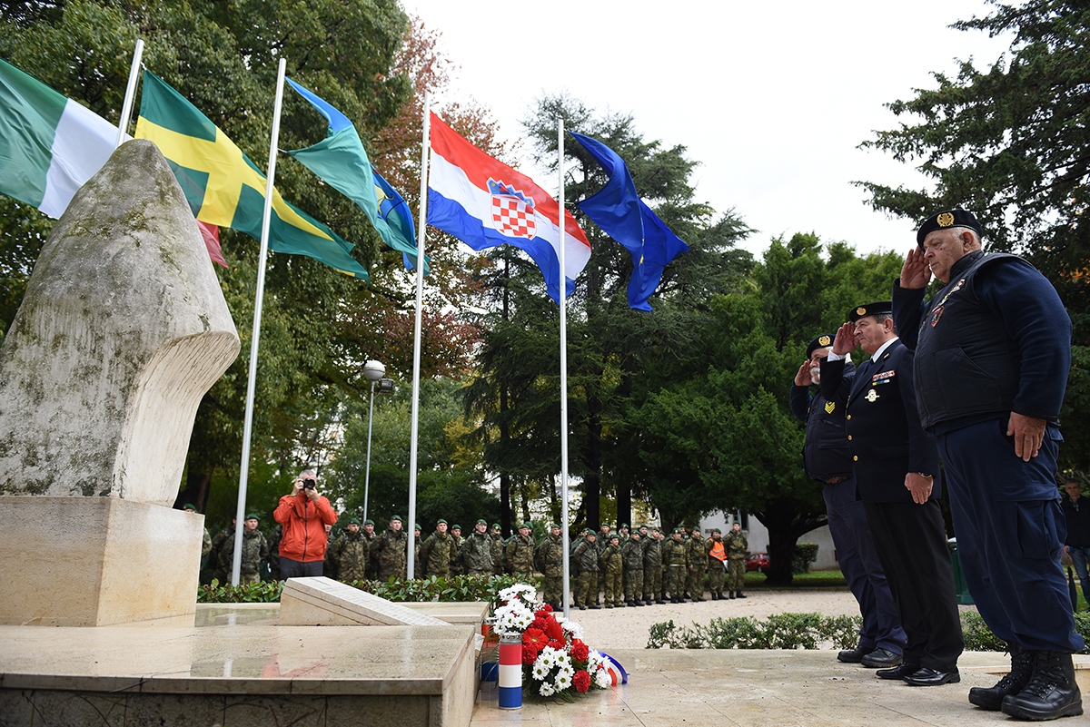 https://www.morh.hr/wp-content/gallery/hrvatska-vojska-stigla-u-pulu-u-povijest-ulaze-odlucni/pula_13112019_24.jpg