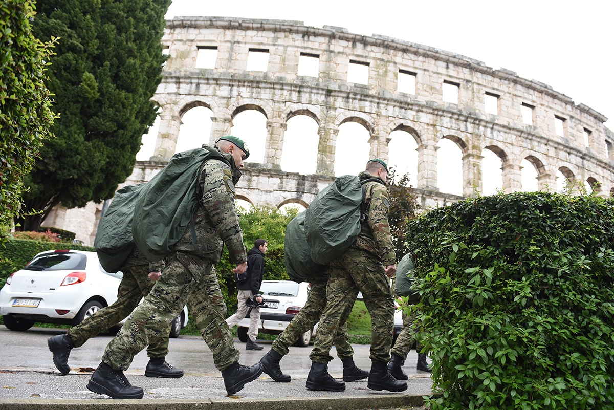 https://www.morh.hr/wp-content/gallery/hrvatska-vojska-stigla-u-pulu-u-povijest-ulaze-odlucni/pula_13112019_26.jpg