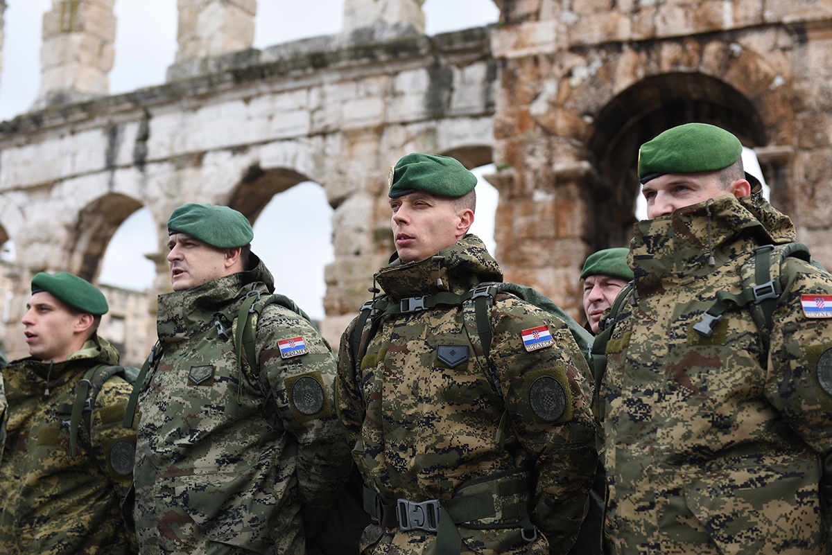 https://www.morh.hr/wp-content/gallery/hrvatska-vojska-stigla-u-pulu-u-povijest-ulaze-odlucni/pula_13112019_27.jpg