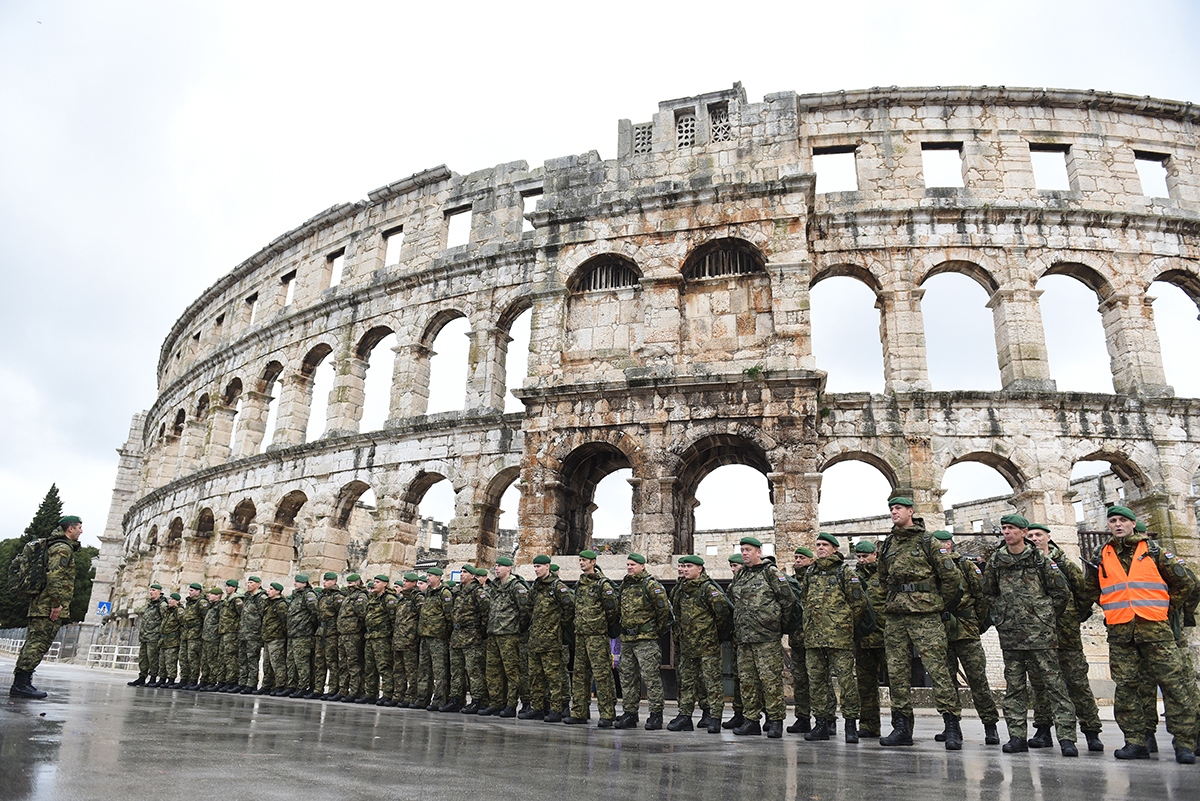 https://www.morh.hr/wp-content/gallery/hrvatska-vojska-stigla-u-pulu-u-povijest-ulaze-odlucni/pula_13112019_28a.jpg
