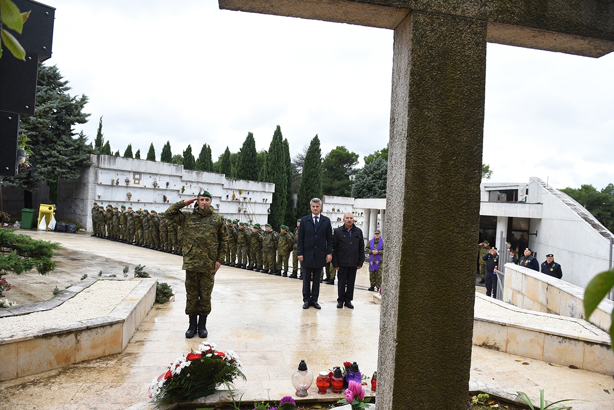 https://www.morh.hr/wp-content/gallery/hrvatska-vojska-stigla-u-pulu-u-povijest-ulaze-odlucni/pula_13112019_29.jpg