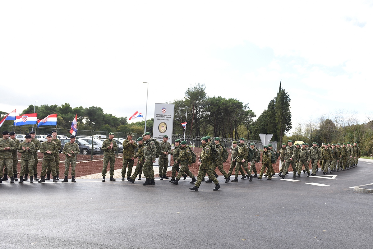 https://www.morh.hr/wp-content/gallery/hrvatska-vojska-stigla-u-pulu-u-povijest-ulaze-odlucni/pula_13112019_33.jpg