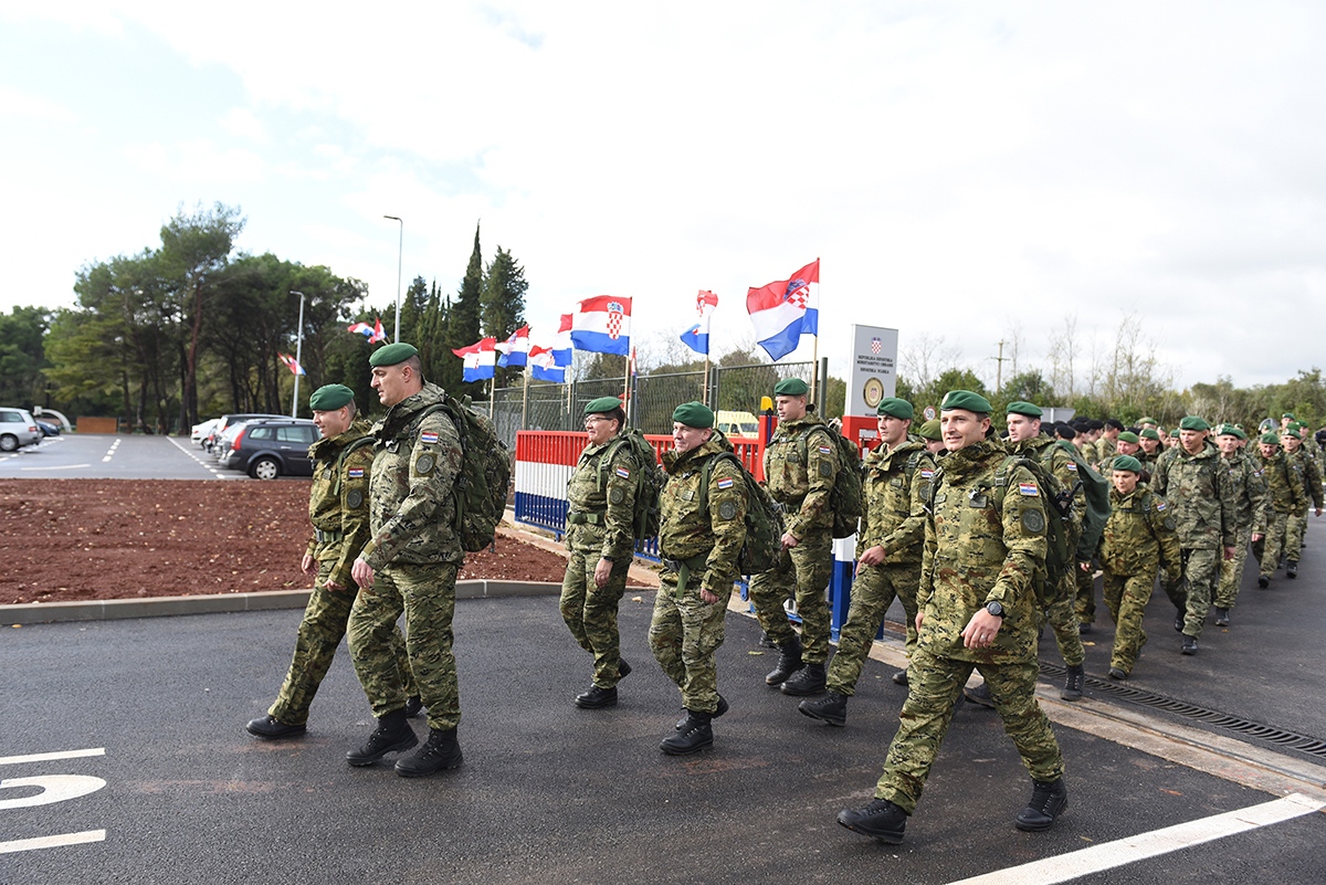 https://www.morh.hr/wp-content/gallery/hrvatska-vojska-stigla-u-pulu-u-povijest-ulaze-odlucni/pula_13112019_34.jpg