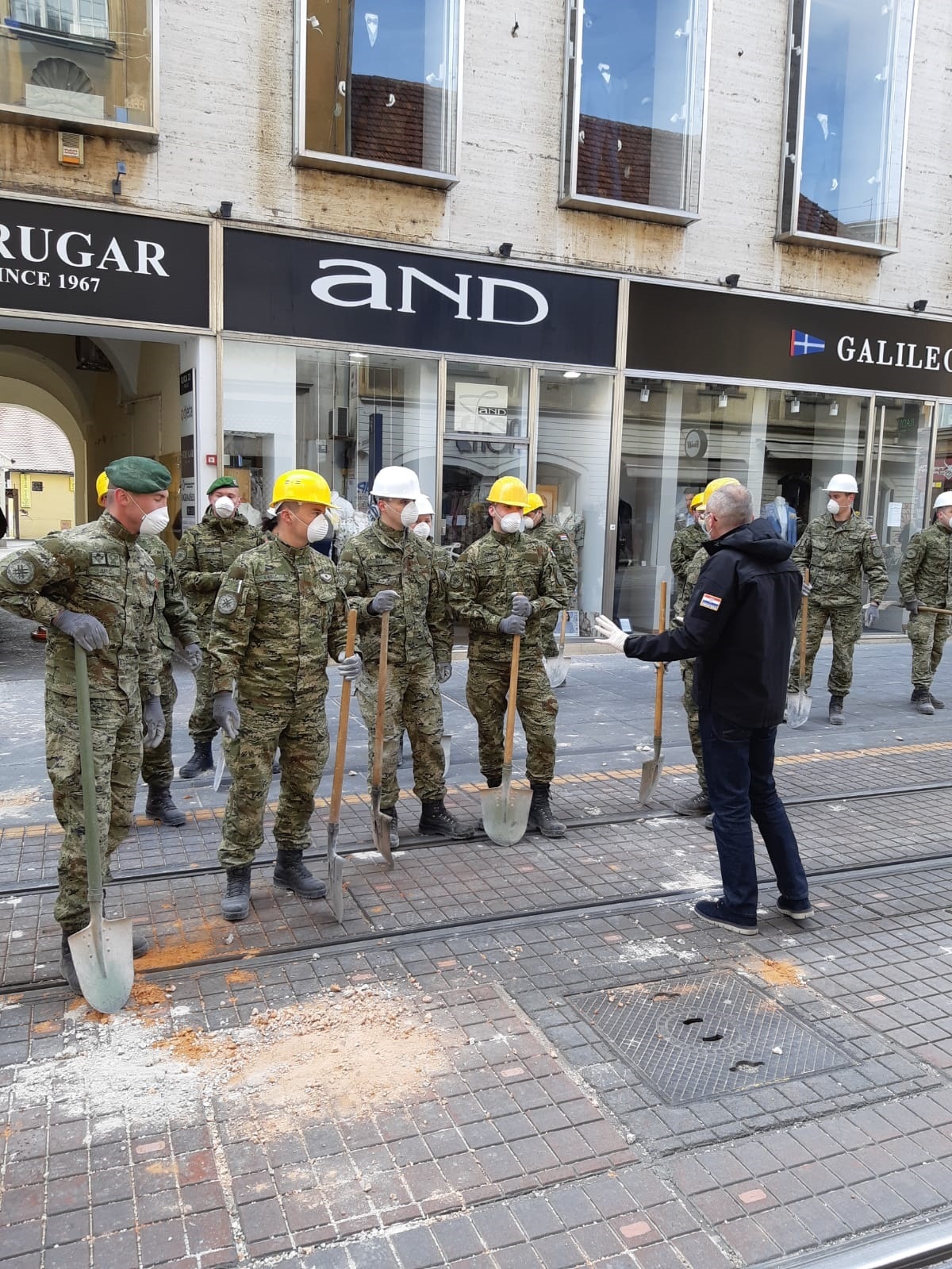 https://www.morh.hr/wp-content/gallery/hrvatska-vojska-u-pomoci-zagrebu-u-sanaciji-posljedica-potresa/20200322-potres-zg-04.jpg