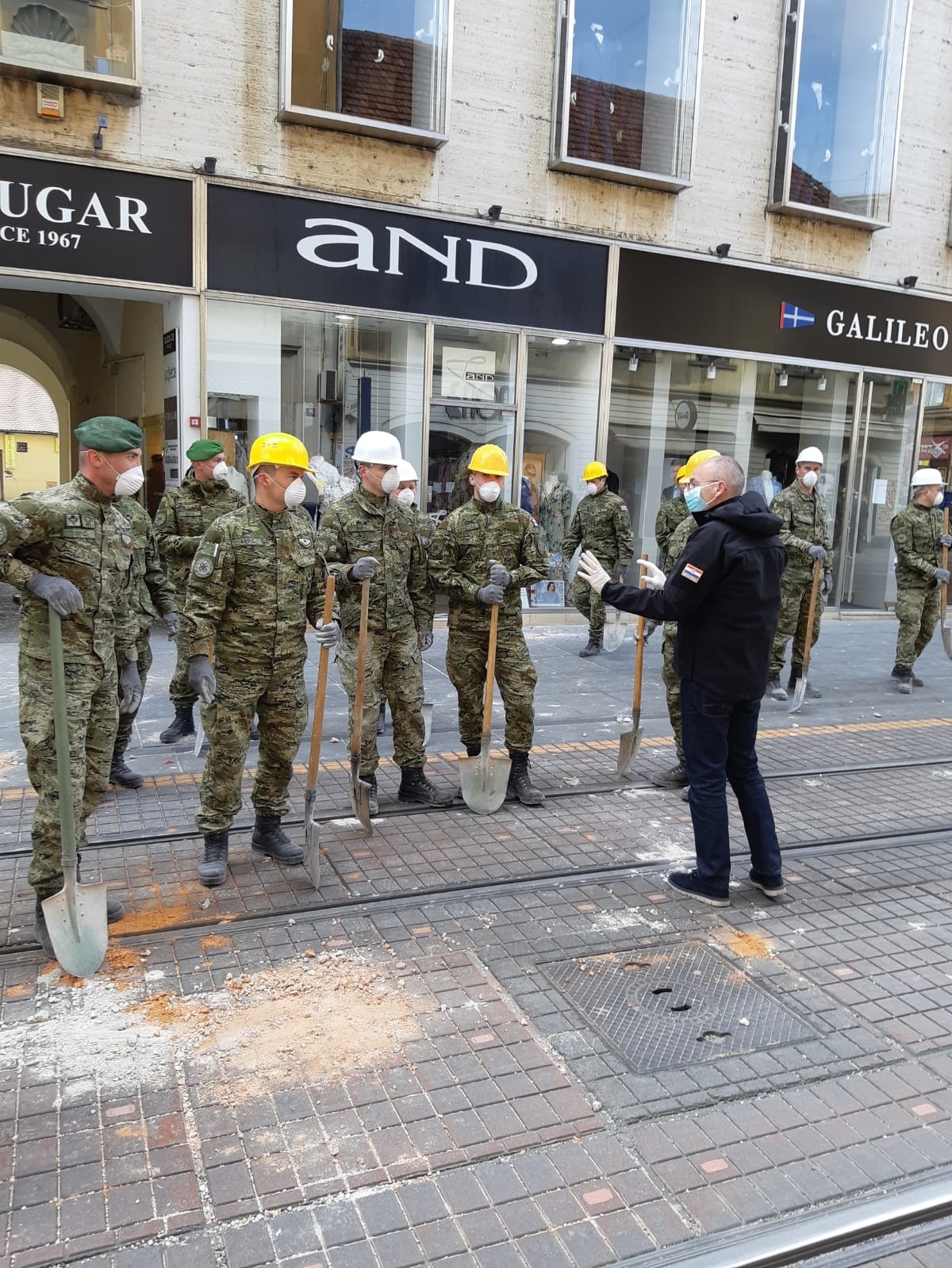 https://www.morh.hr/wp-content/gallery/hrvatska-vojska-u-pomoci-zagrebu-u-sanaciji-posljedica-potresa/20200322-potres-zg-09.jpg