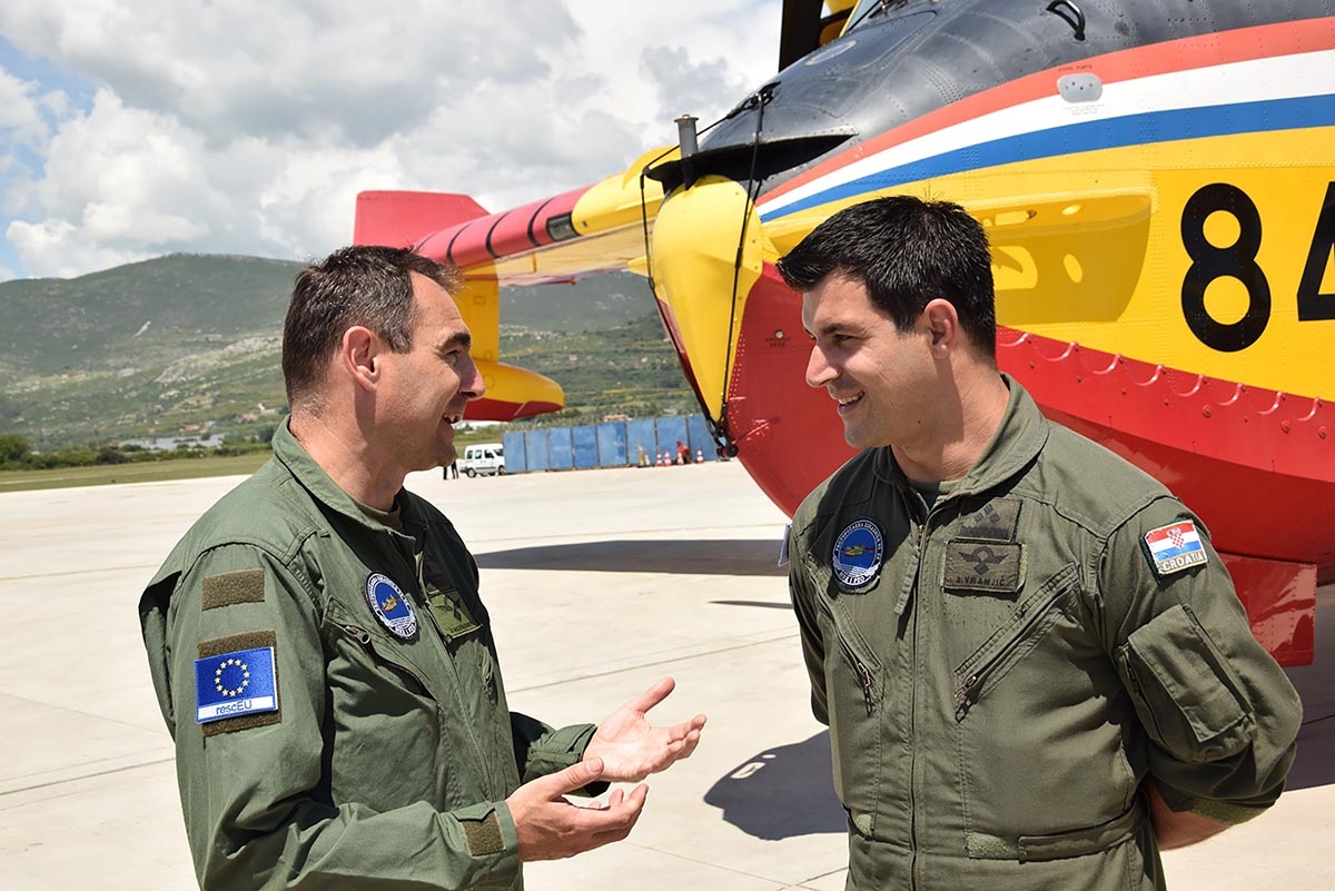 https://www.morh.hr/wp-content/gallery/hrvatski-canadairi-ukljucuju-se-u-resceu-snage-za-gasenje-pozara/resceu_23052019_06.jpg