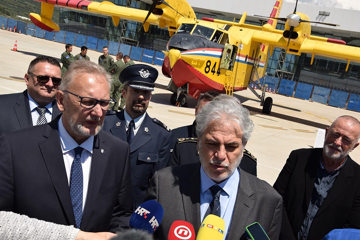 https://www.morh.hr/wp-content/gallery/hrvatski-canadairi-ukljucuju-se-u-resceu-snage-za-gasenje-pozara/resceu_23052019_15.jpg