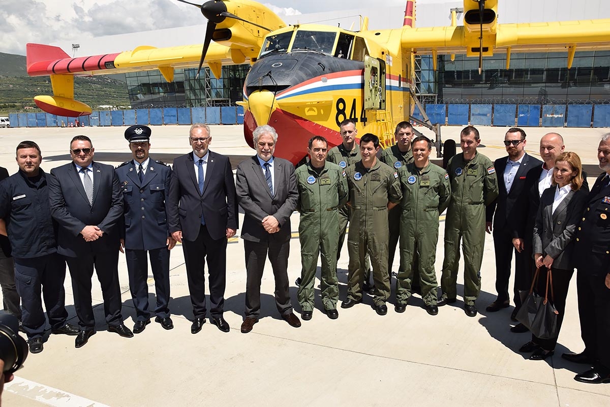 https://www.morh.hr/wp-content/gallery/hrvatski-canadairi-ukljucuju-se-u-resceu-snage-za-gasenje-pozara/resceu_23052019_16.jpg