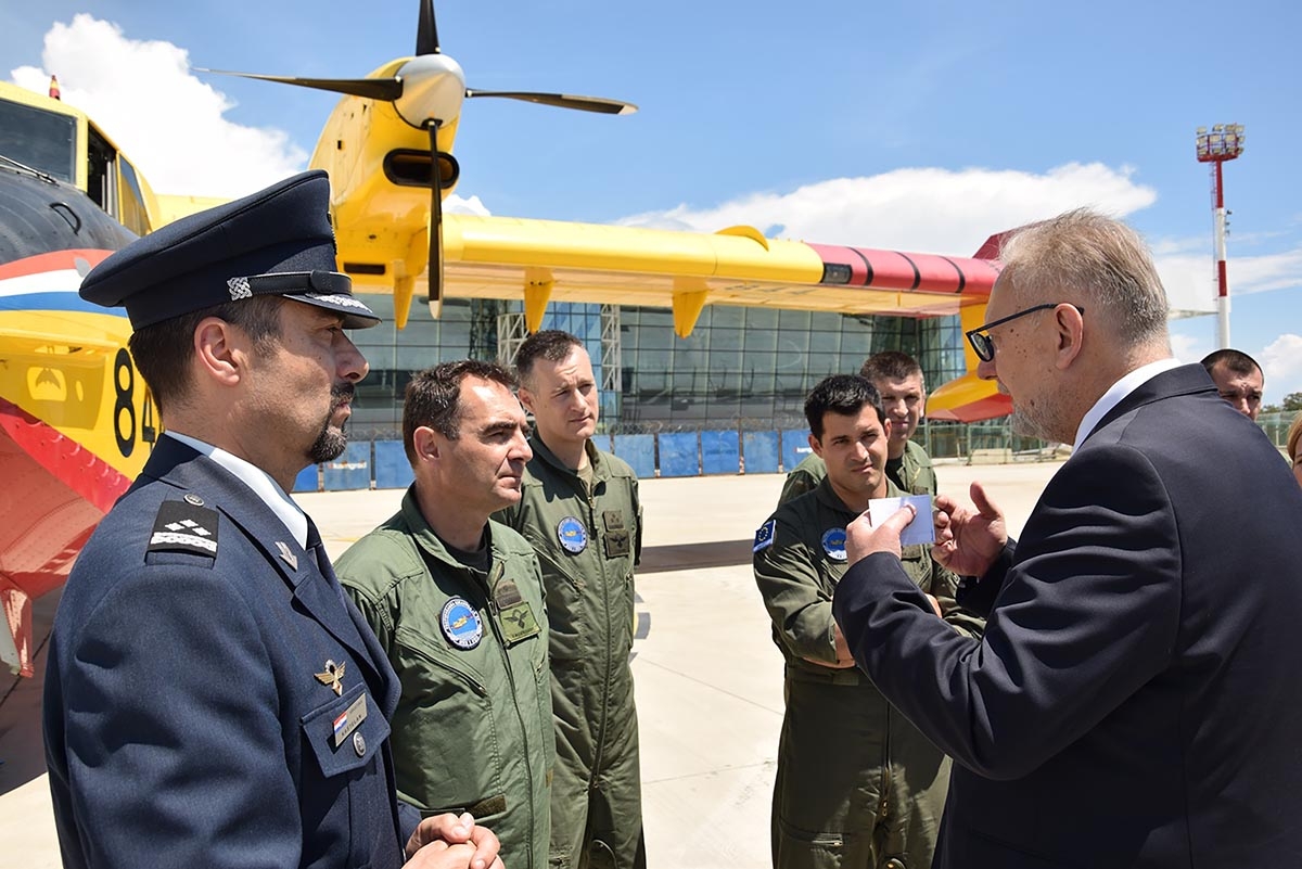 https://www.morh.hr/wp-content/gallery/hrvatski-canadairi-ukljucuju-se-u-resceu-snage-za-gasenje-pozara/resceu_23052019_18.jpg