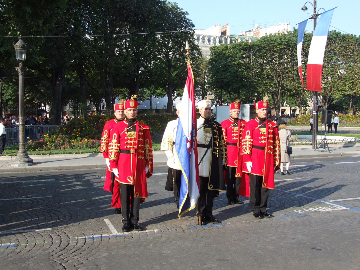 https://www.morh.hr/wp-content/gallery/hrvatski-vojnici-na-francuskom-vojnom-mimohodu/mimohod_14072013_1.jpg