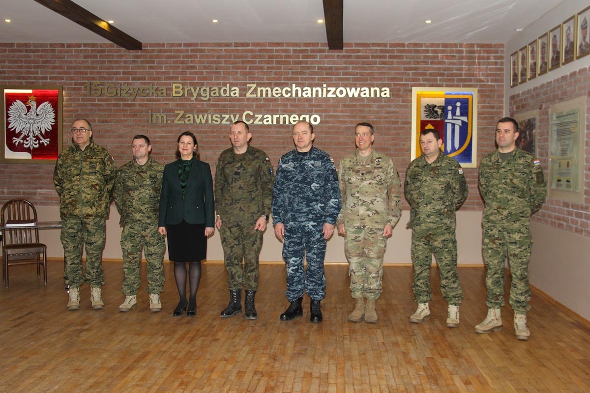https://www.morh.hr/wp-content/gallery/hrvatski-vojnici-na-tjednu-hrvatske-kulture-u-gizyckom-u-poljskoj/poljska_16022018_01.jpg