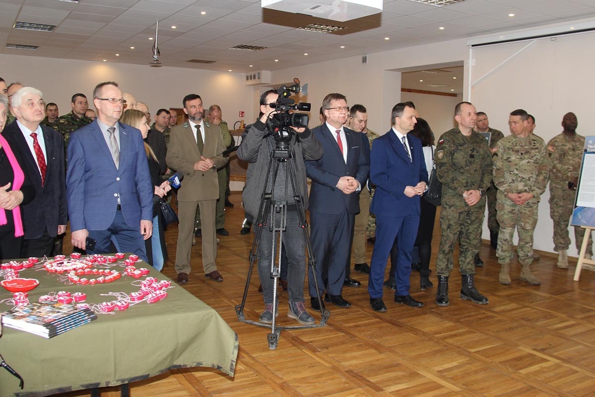 https://www.morh.hr/wp-content/gallery/hrvatski-vojnici-na-tjednu-hrvatske-kulture-u-gizyckom-u-poljskoj/poljska_16022018_08.jpg
