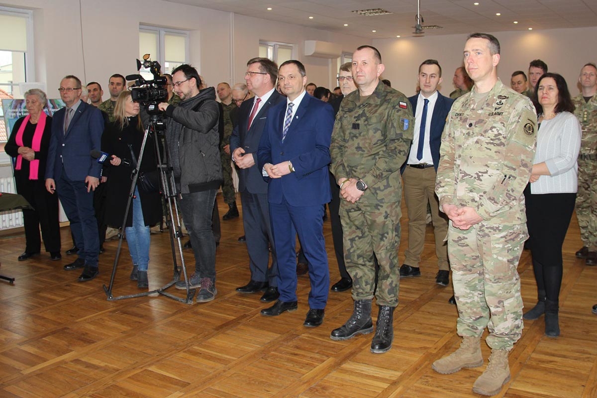 https://www.morh.hr/wp-content/gallery/hrvatski-vojnici-na-tjednu-hrvatske-kulture-u-gizyckom-u-poljskoj/poljska_16022018_09.jpg