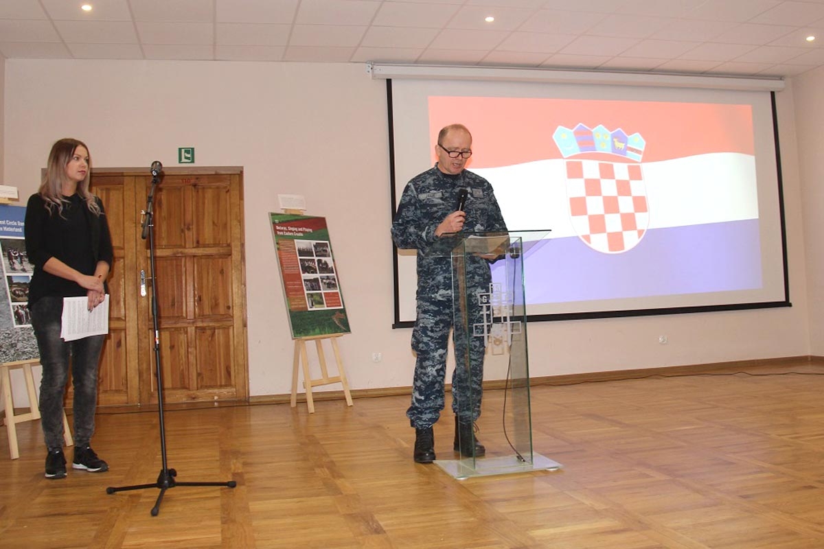 https://www.morh.hr/wp-content/gallery/hrvatski-vojnici-na-tjednu-hrvatske-kulture-u-gizyckom-u-poljskoj/poljska_16022018_10.jpg
