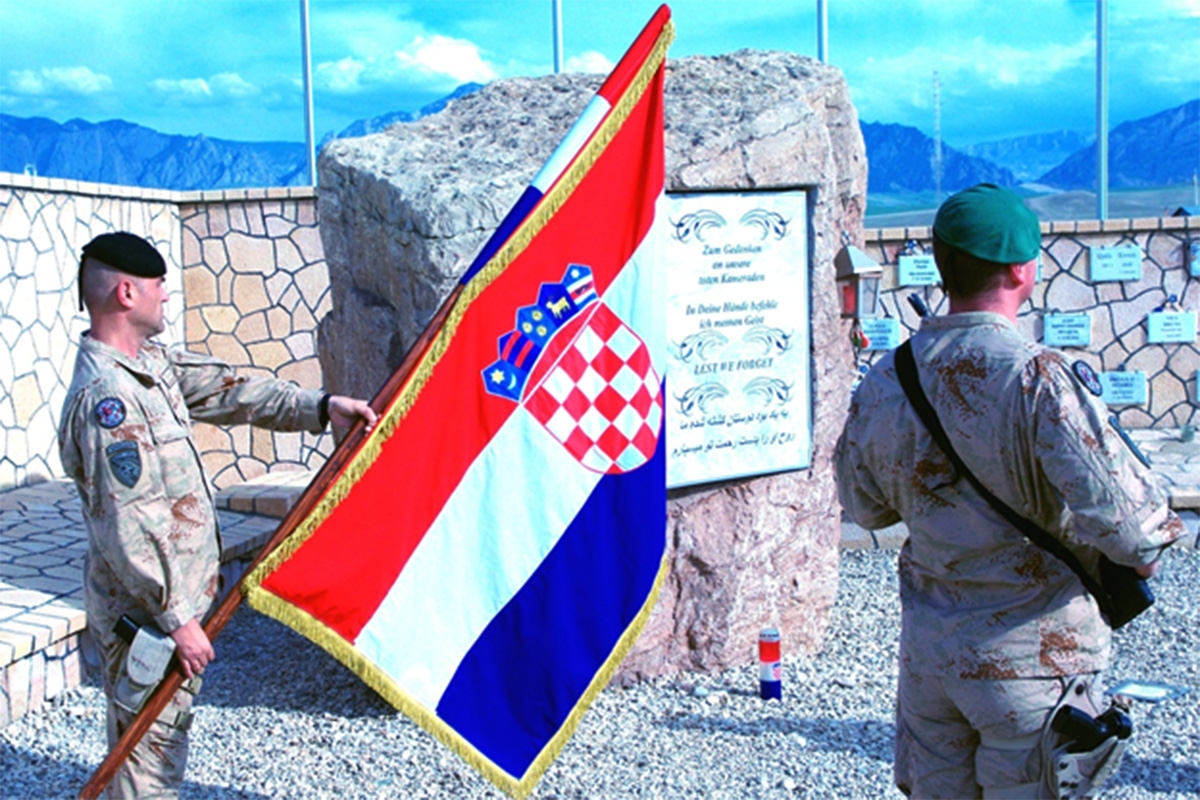 https://www.morh.hr/wp-content/gallery/hrvatski-vojnici-obiljezili-vro-bljesak-u-afganistanu/05.jpg
