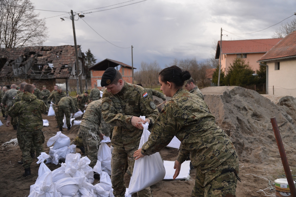 https://www.morh.hr/wp-content/gallery/hrvatski-vojnici-spasili-mjestanina-letovanica-od-utapanja/letovanic_staro_selo_brod_14032018_04.jpg