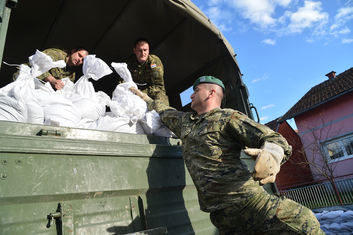 https://www.morh.hr/wp-content/gallery/hrvatski-vojnici-spasili-mjestanina-letovanica-od-utapanja/letovanic_staro_selo_brod_14032018_07.jpg