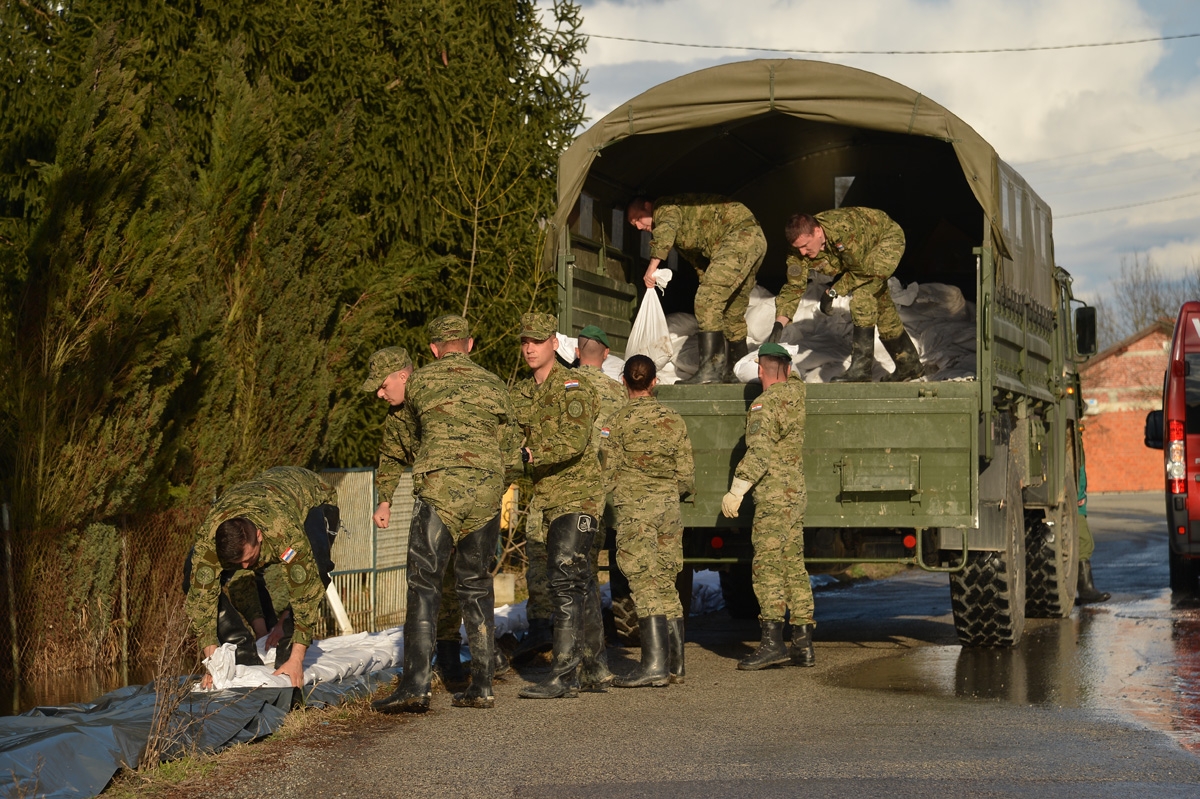 https://www.morh.hr/wp-content/gallery/hrvatski-vojnici-spasili-mjestanina-letovanica-od-utapanja/letovanic_staro_selo_brod_14032018_09.jpg