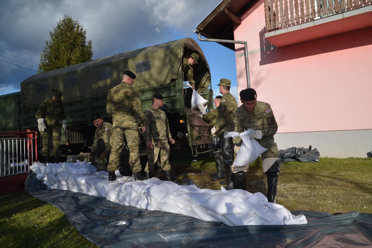 https://www.morh.hr/wp-content/gallery/hrvatski-vojnici-spasili-mjestanina-letovanica-od-utapanja/letovanic_staro_selo_brod_14032018_12.jpg