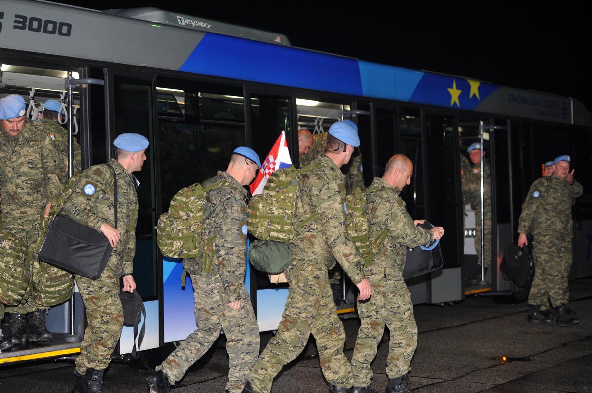 https://www.morh.hr/wp-content/gallery/hrvatski-vojnici-stigli-sa-golana/undof_18032013_10.jpg