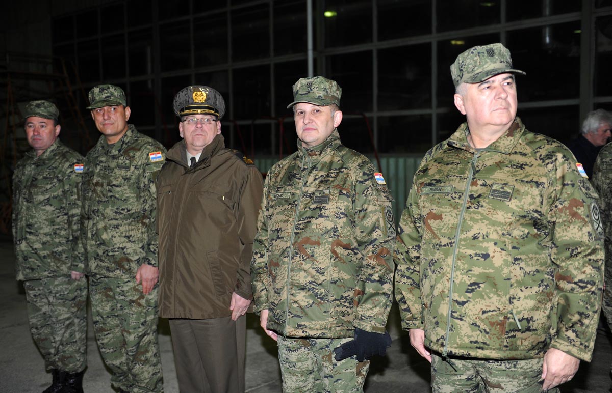 https://www.morh.hr/wp-content/gallery/hrvatski-vojnici-stigli-sa-golana/undof_18032013_13.jpg