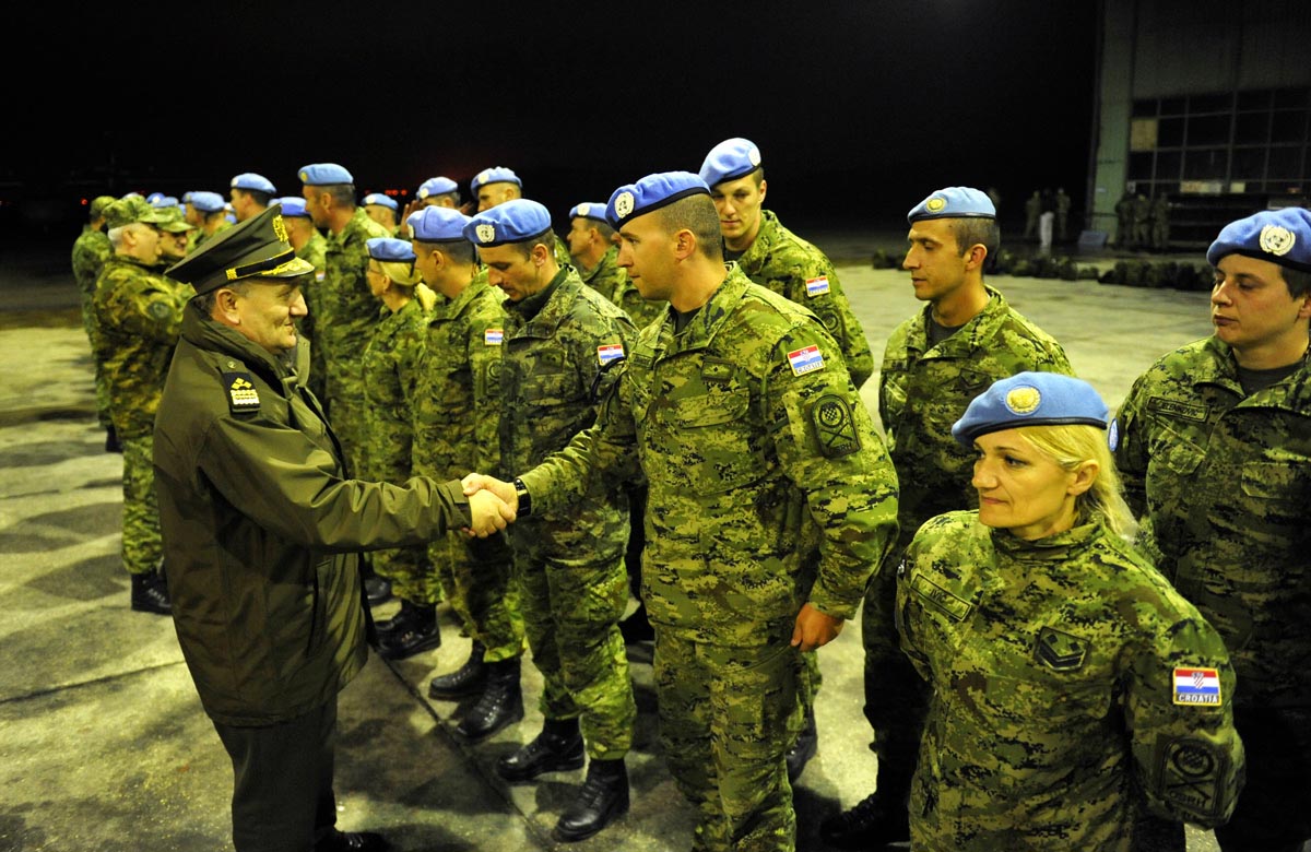 https://www.morh.hr/wp-content/gallery/hrvatski-vojnici-stigli-sa-golana/undof_18032013_21.jpg