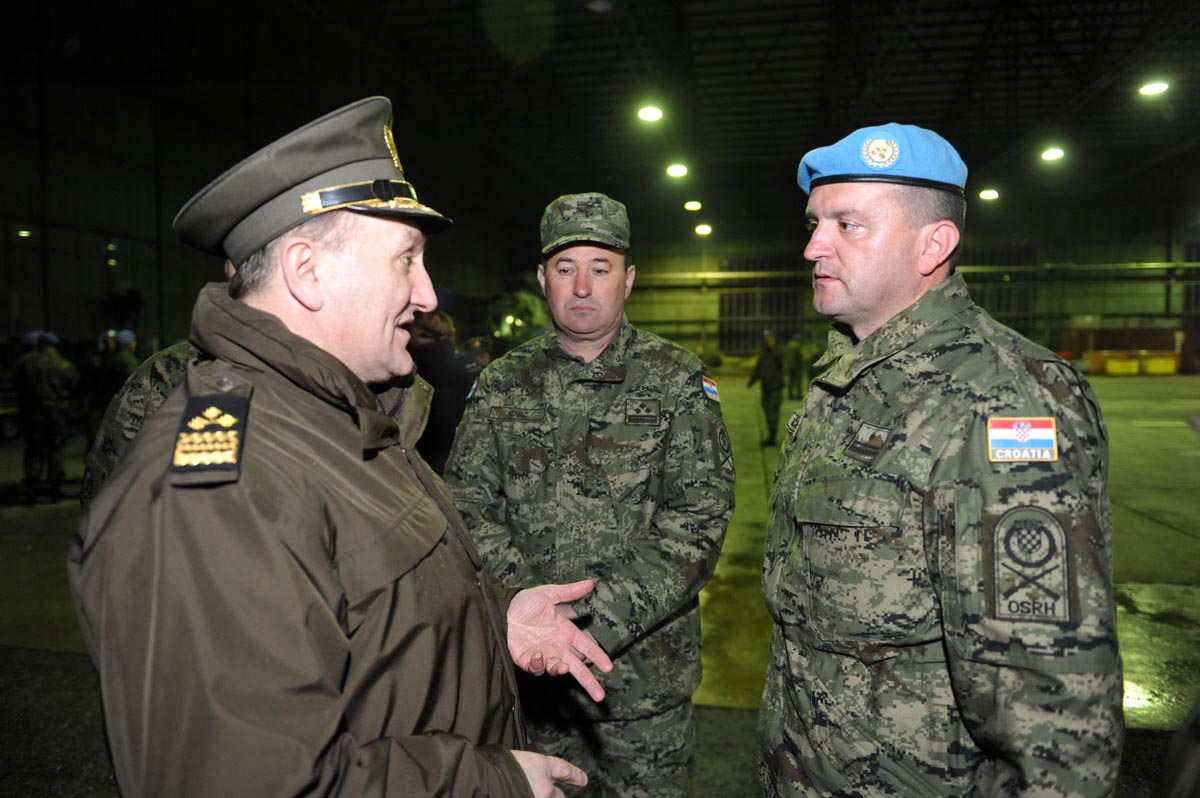 https://www.morh.hr/wp-content/gallery/hrvatski-vojnici-stigli-sa-golana/undof_18032013_25.jpg