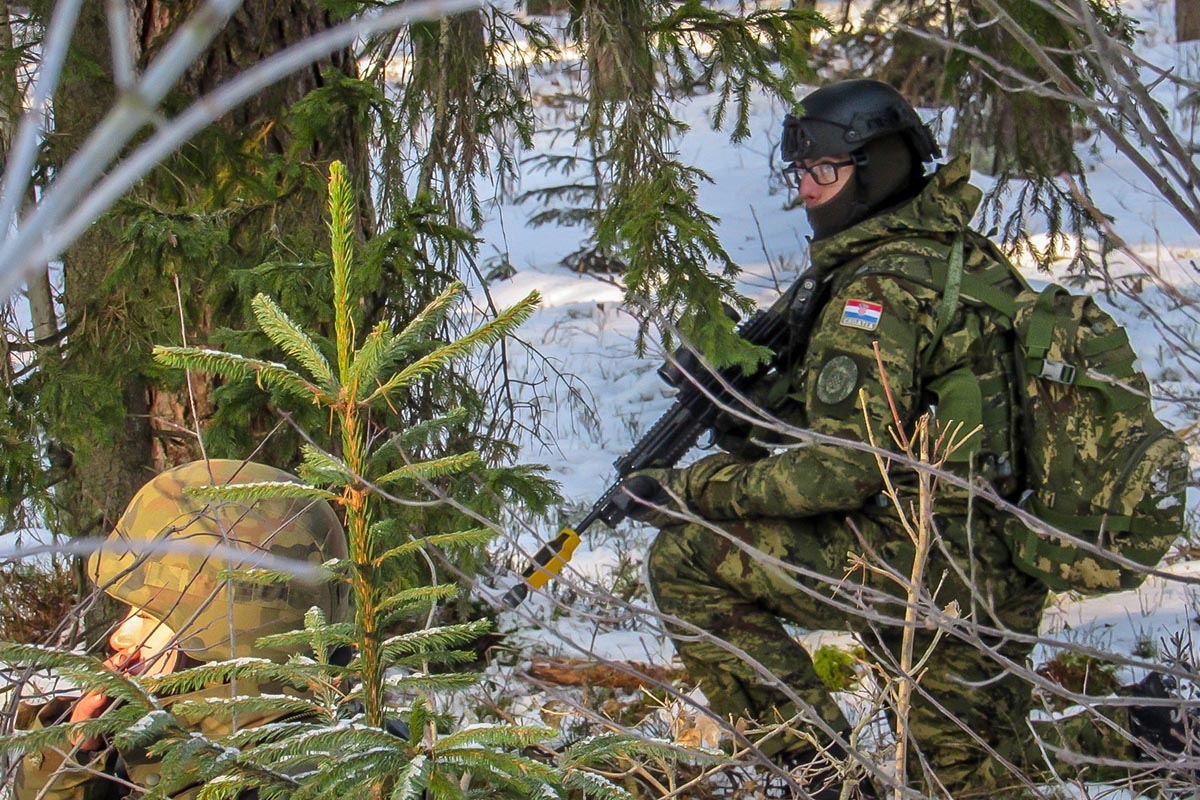 https://www.morh.hr/wp-content/gallery/hrvatski-vojnik-najbolji-polaznik-pnco-tecaja-u-poljskoj/3_hrvcon_vjezba_vatrena_potpora_poljska_010219_03.jpg