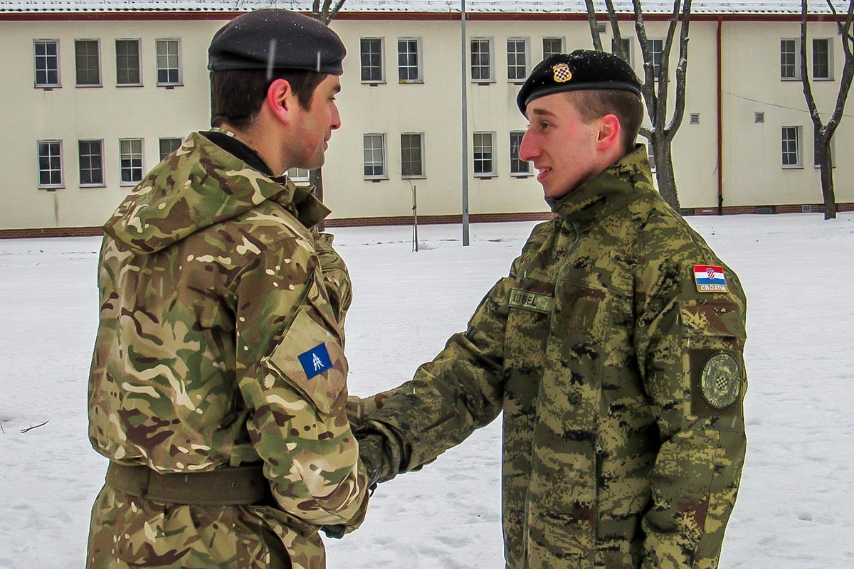 https://www.morh.hr/wp-content/gallery/hrvatski-vojnik-najbolji-polaznik-pnco-tecaja-u-poljskoj/3_hrvcon_vjezba_vatrena_potpora_poljska_010219_07.jpg