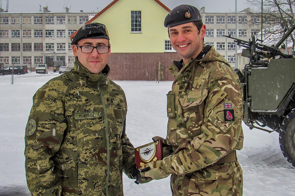 https://www.morh.hr/wp-content/gallery/hrvatski-vojnik-najbolji-polaznik-pnco-tecaja-u-poljskoj/3_hrvcon_vjezba_vatrena_potpora_poljska_010219_08.jpg