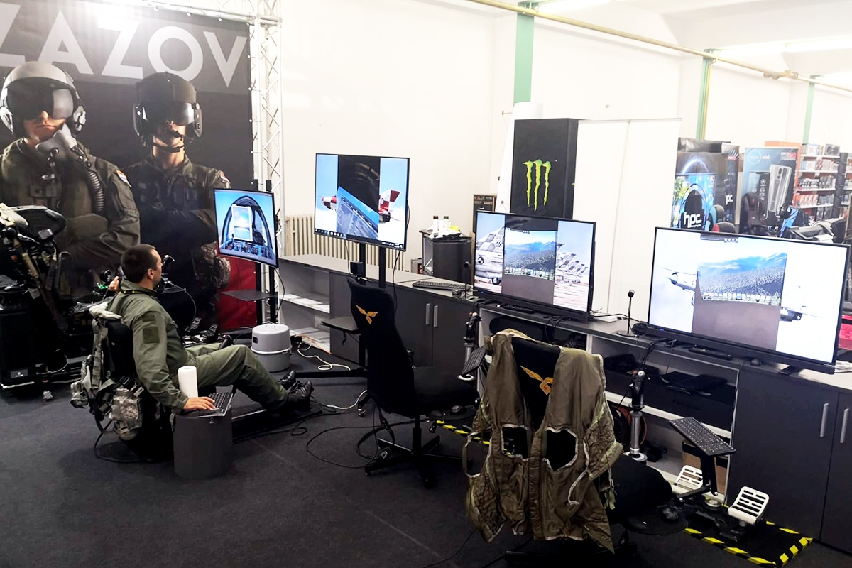 https://www.morh.hr/wp-content/gallery/hrvatsko-ratno-zrakoplovstvo-sudjeluje-na-infogamer-sajmu/info_gamer_1112019_25.jpg