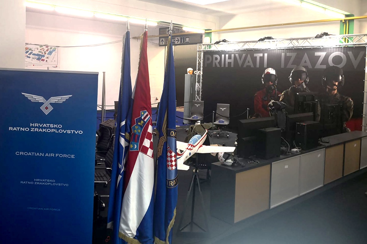 https://www.morh.hr/wp-content/gallery/hrvatsko-ratno-zrakoplovstvo-sudjeluje-na-infogamer-sajmu/info_gamer_1112019_28.jpg