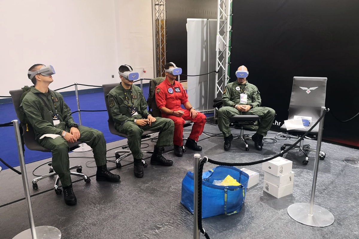 https://www.morh.hr/wp-content/gallery/hrvatsko-ratno-zrakoplovstvo-sudjeluje-na-infogamer-sajmu/info_gamer_1112019_29.jpg