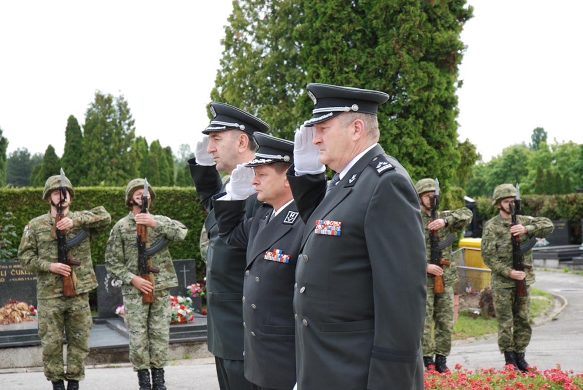 https://www.morh.hr/wp-content/gallery/hrz-i-pzo-obiljeili-dan-oruanih-snaga-rh/hrz_27052013_04.jpg