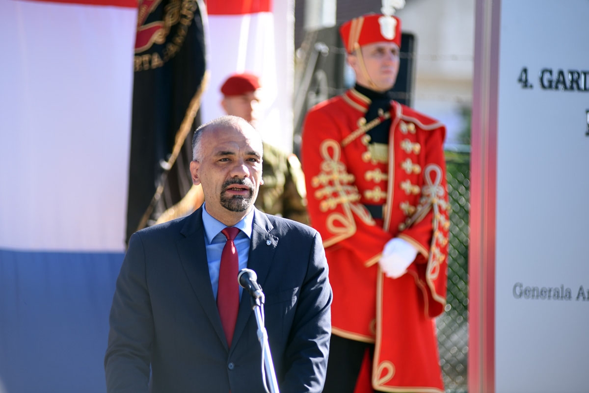 https://www.morh.hr/wp-content/gallery/imenovana-vojarna-4-gardijske-brigade-pauci-u-kninu/puci_knin_11042019_05.jpg