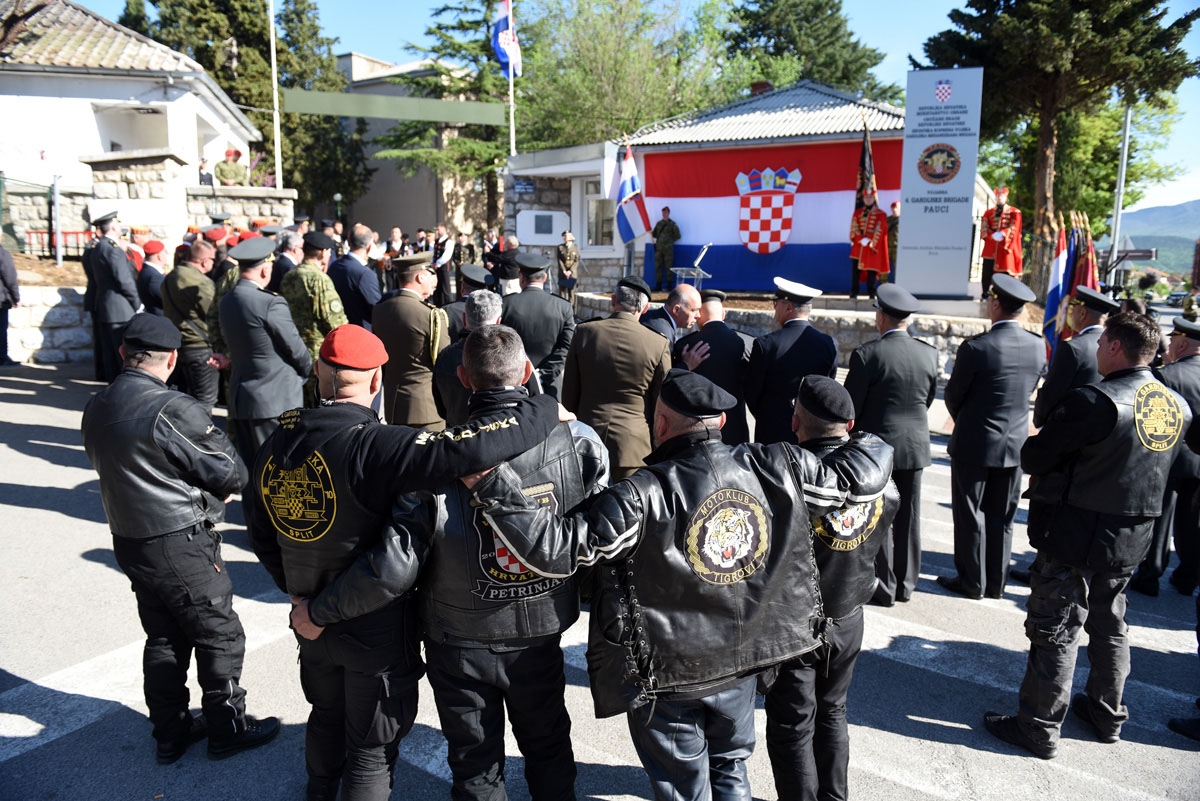 https://www.morh.hr/wp-content/gallery/imenovana-vojarna-4-gardijske-brigade-pauci-u-kninu/puci_knin_11042019_07.jpg