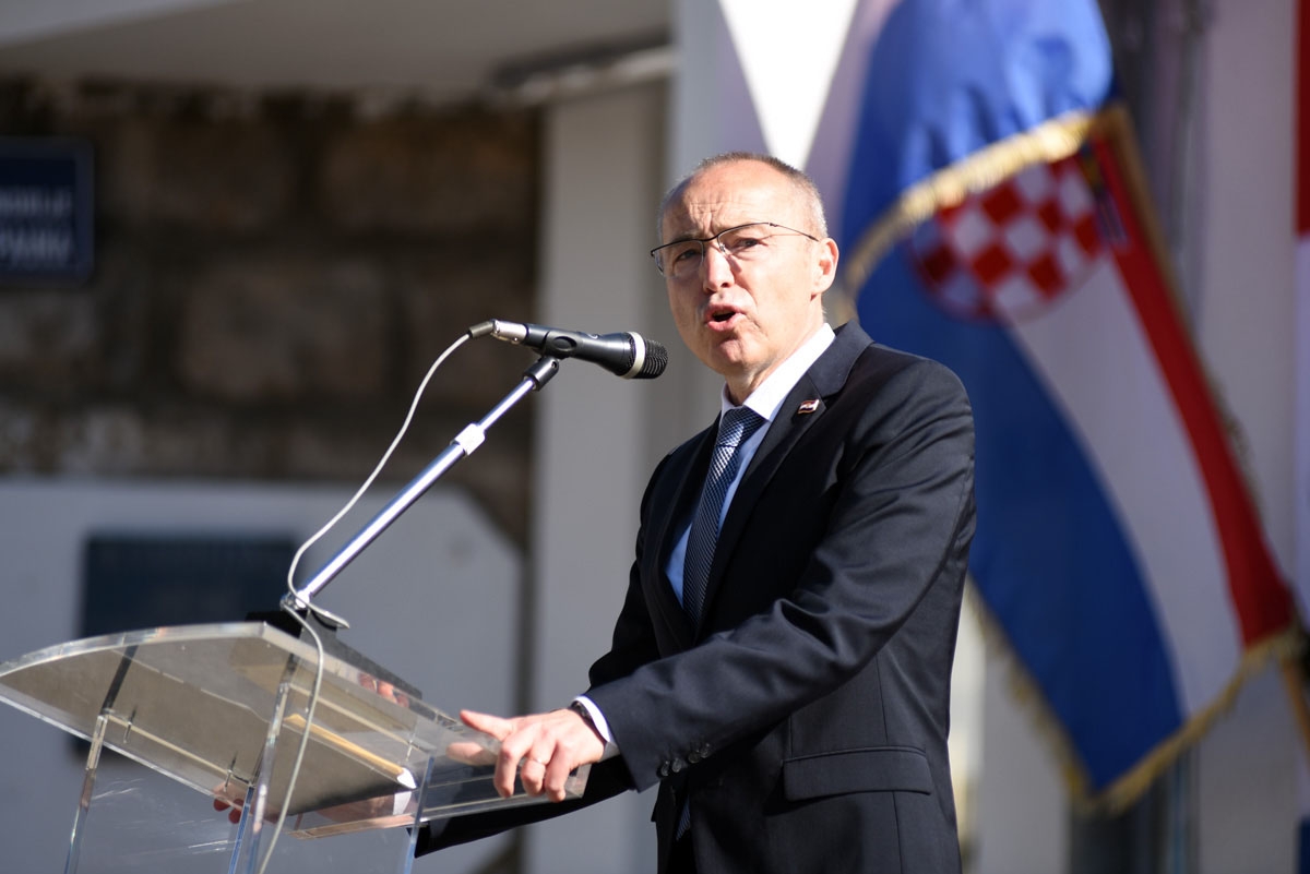 https://www.morh.hr/wp-content/gallery/imenovana-vojarna-4-gardijske-brigade-pauci-u-kninu/puci_knin_11042019_09.jpg