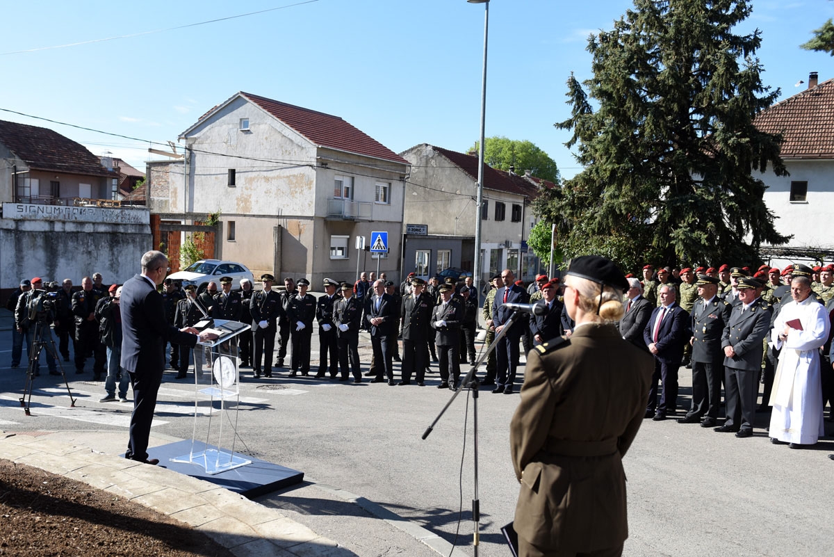 https://www.morh.hr/wp-content/gallery/imenovana-vojarna-4-gardijske-brigade-pauci-u-kninu/puci_knin_11042019_11.jpg
