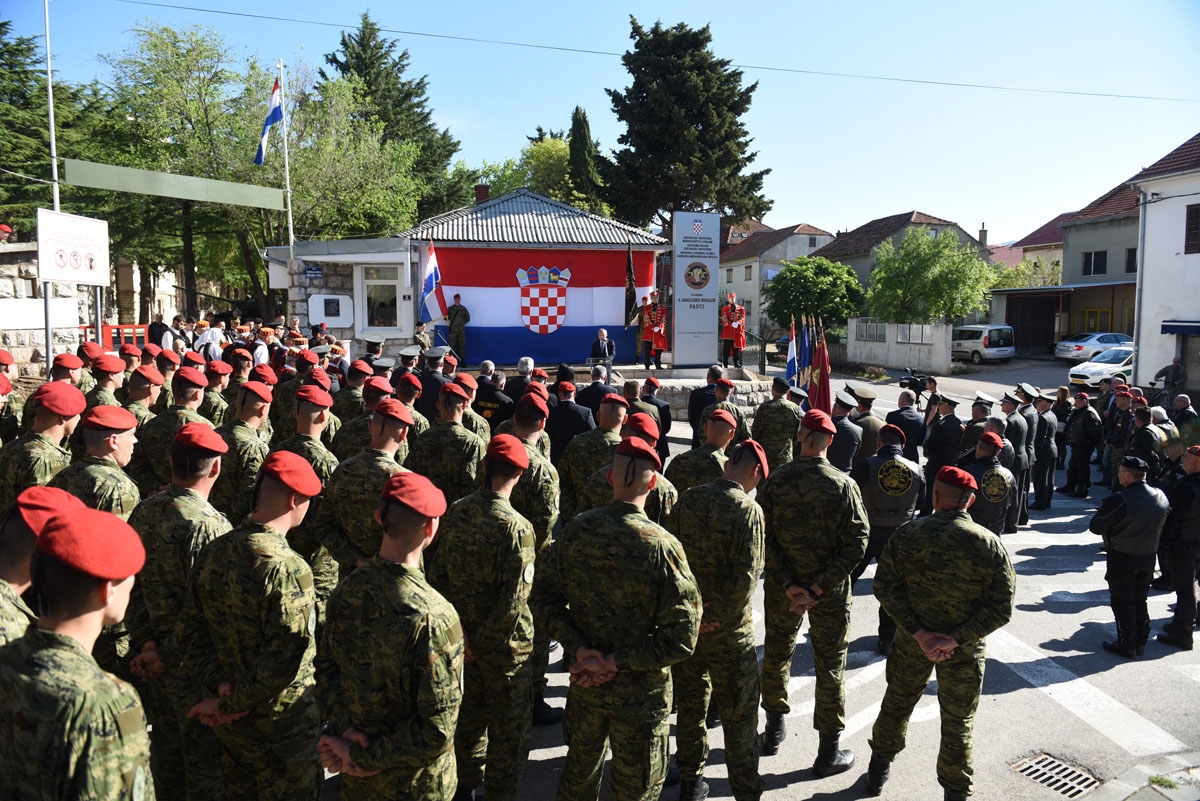 https://www.morh.hr/wp-content/gallery/imenovana-vojarna-4-gardijske-brigade-pauci-u-kninu/puci_knin_11042019_12.jpg