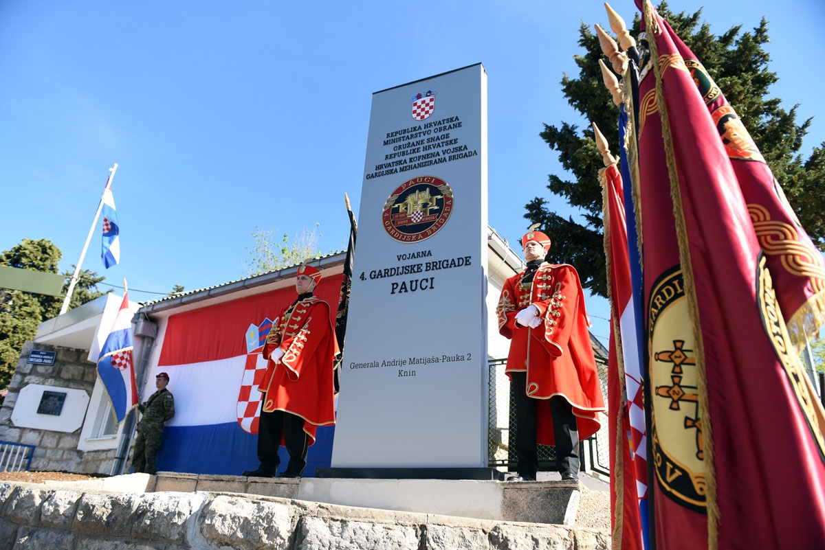 https://www.morh.hr/wp-content/gallery/imenovana-vojarna-4-gardijske-brigade-pauci-u-kninu/puci_knin_11042019_13.jpg