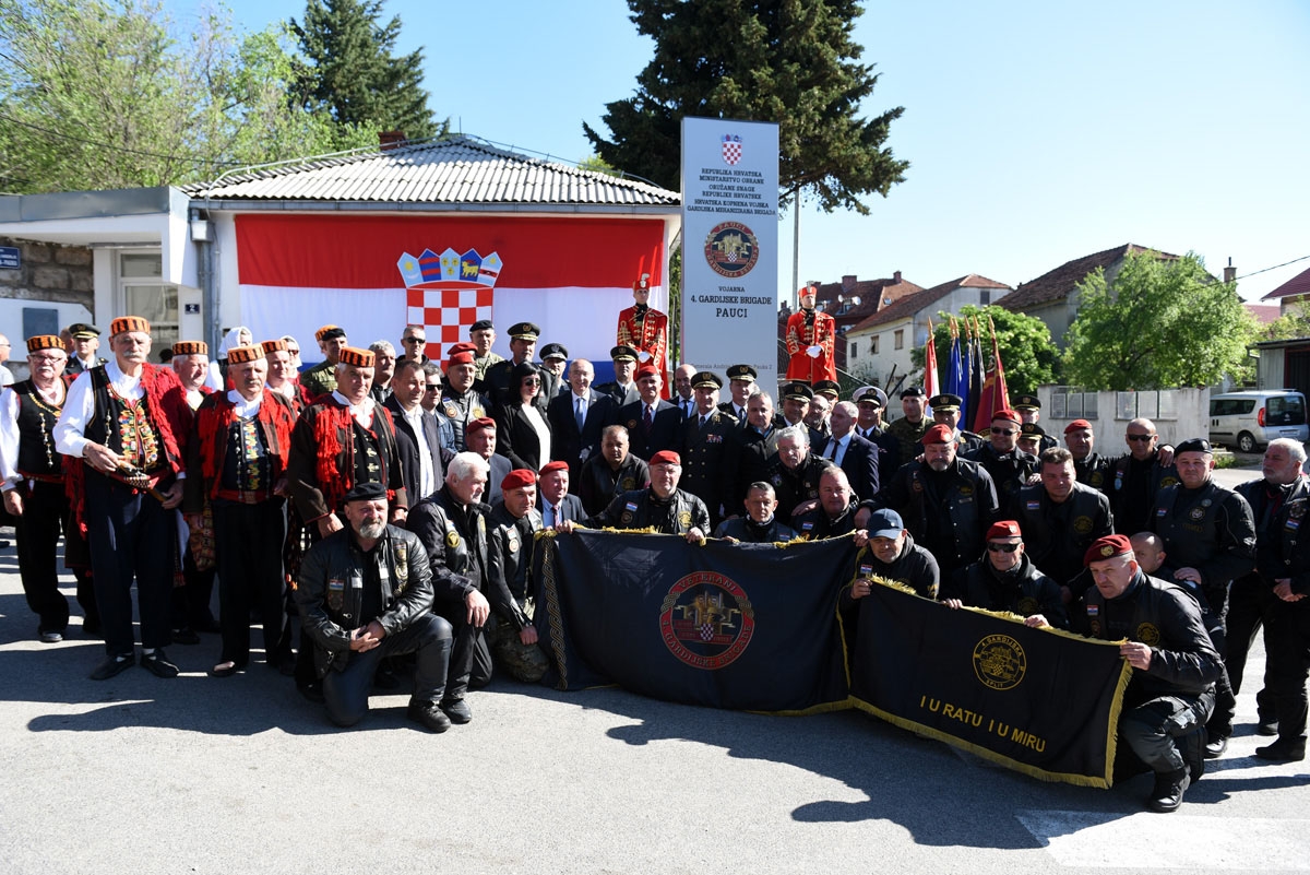 https://www.morh.hr/wp-content/gallery/imenovana-vojarna-4-gardijske-brigade-pauci-u-kninu/puci_knin_11042019_14.jpg